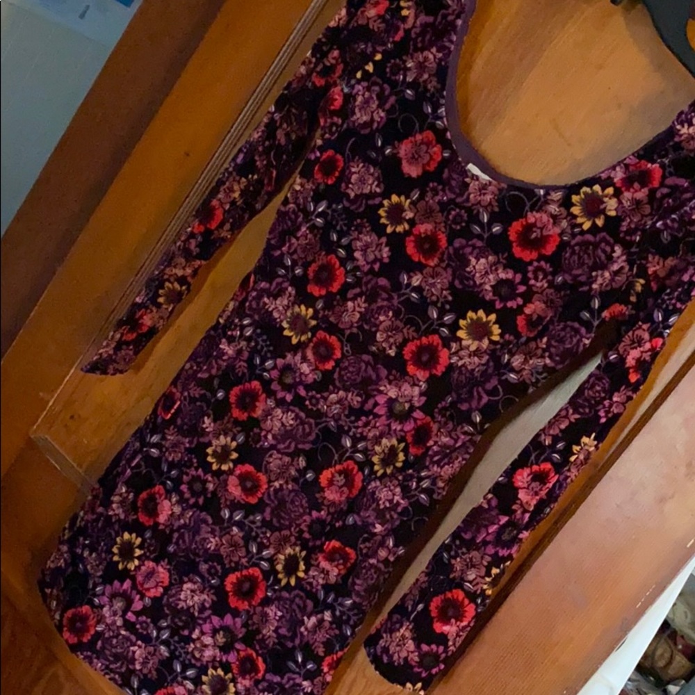 Velvet Flowered Stretch Fitted Dress